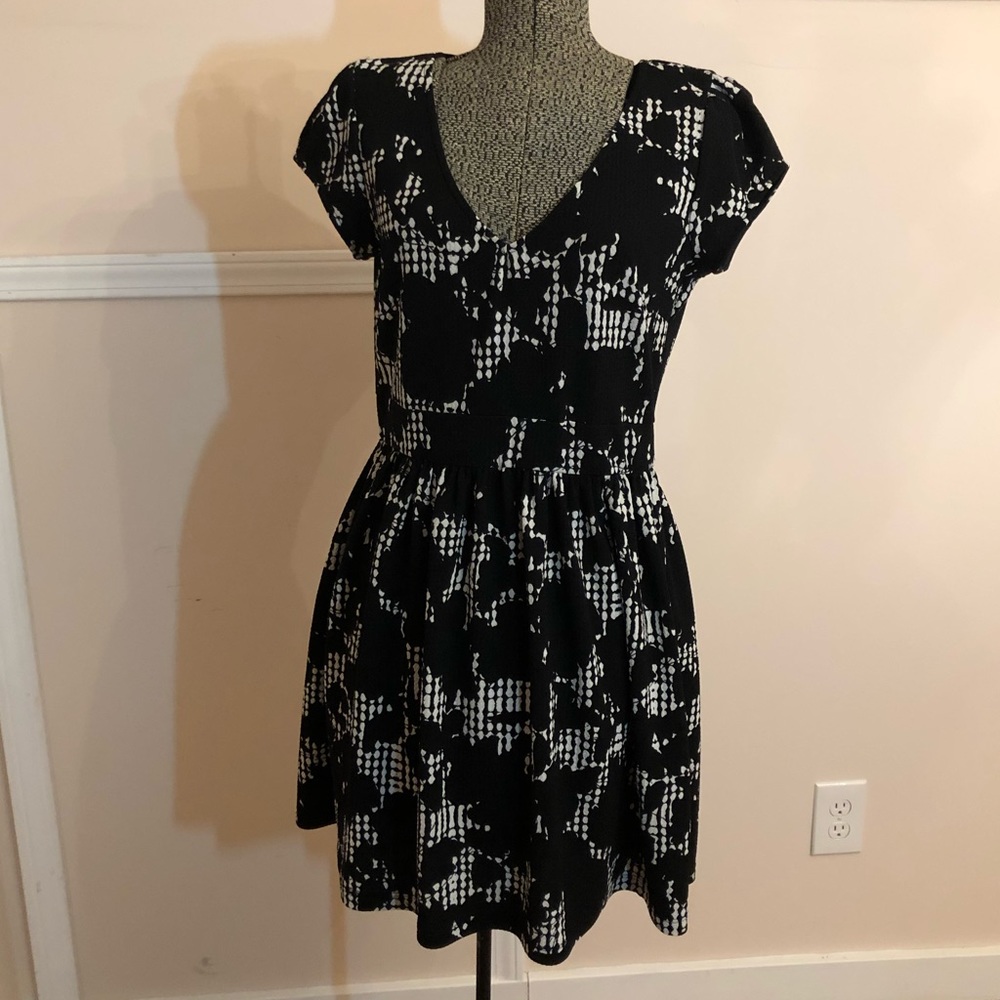 Black & White Lace Looking Stretch Fabric Dress